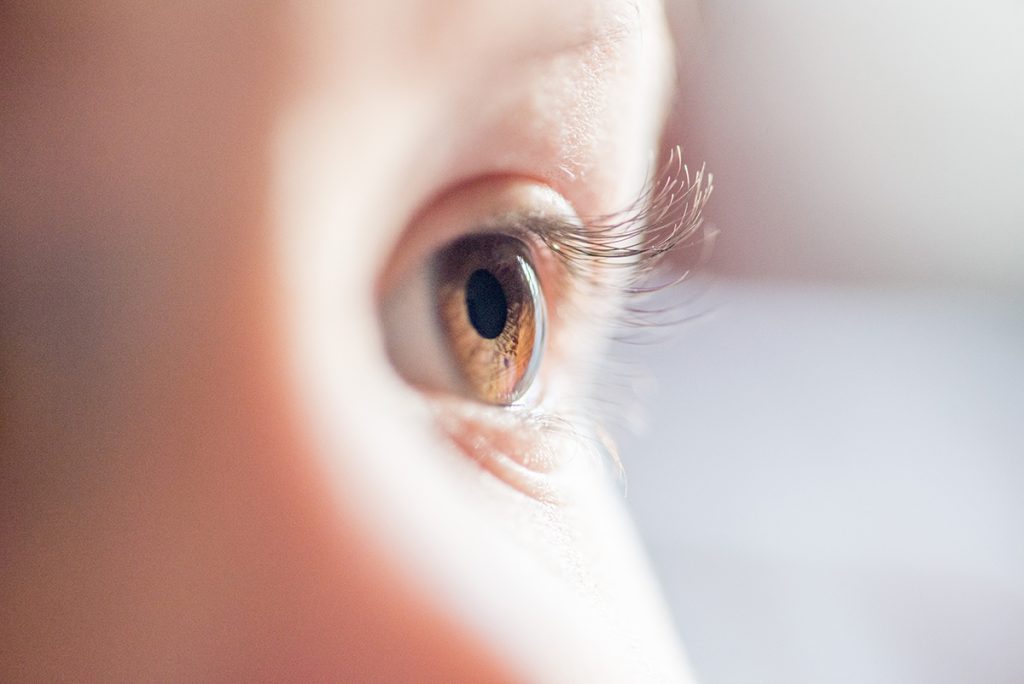 ralentizar la miopía infantil, ojo niño, lentes stellest de essilor, óptica diagonal