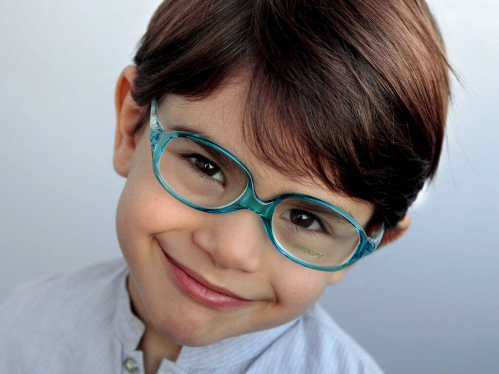 gafas-de-sol-vista-monturas-niños-snoop-optica-diagonal-ourense-vigo